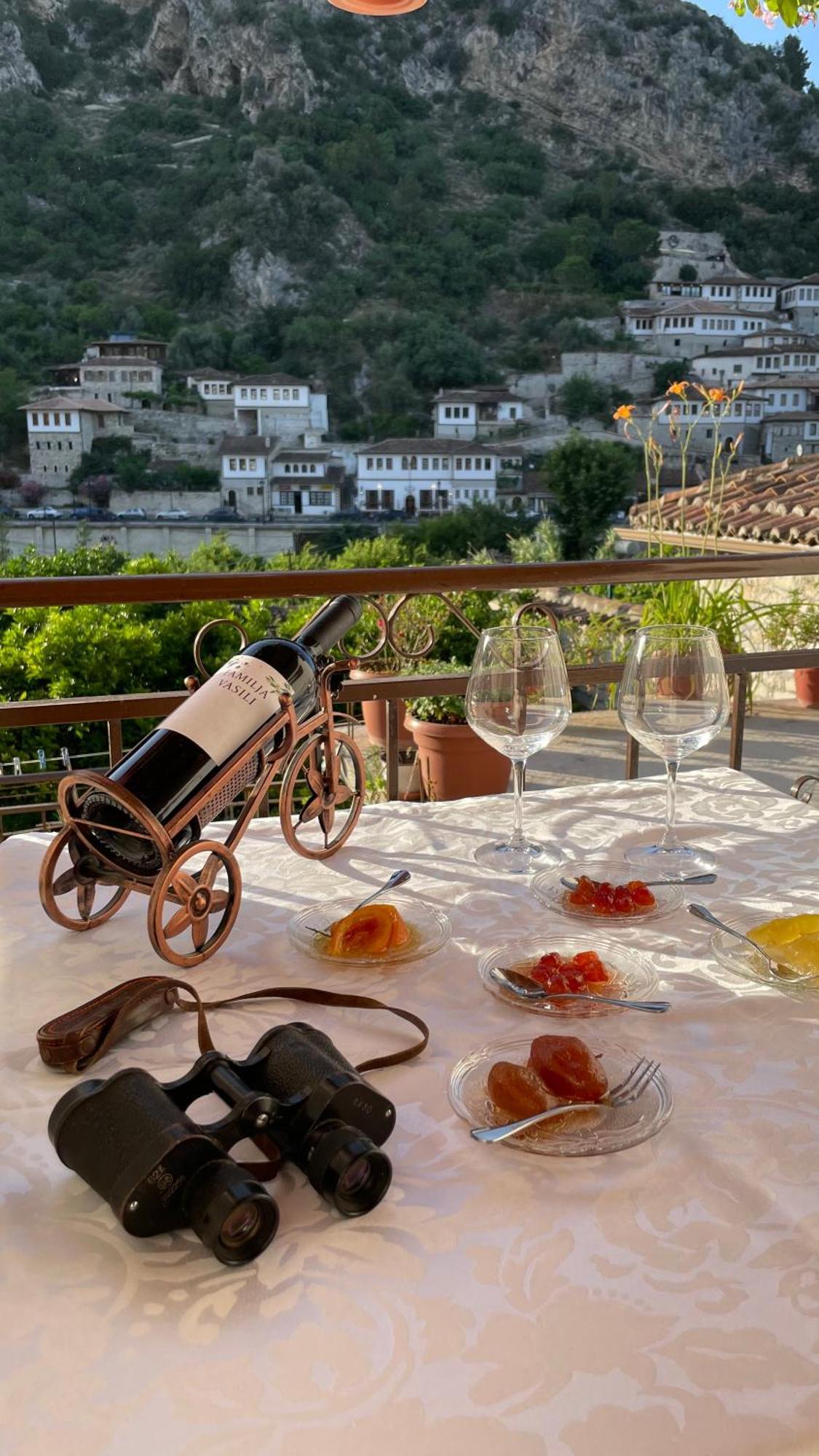 Meroli Guesthouse - Unesco Quarter Berat Eksteriør bilde