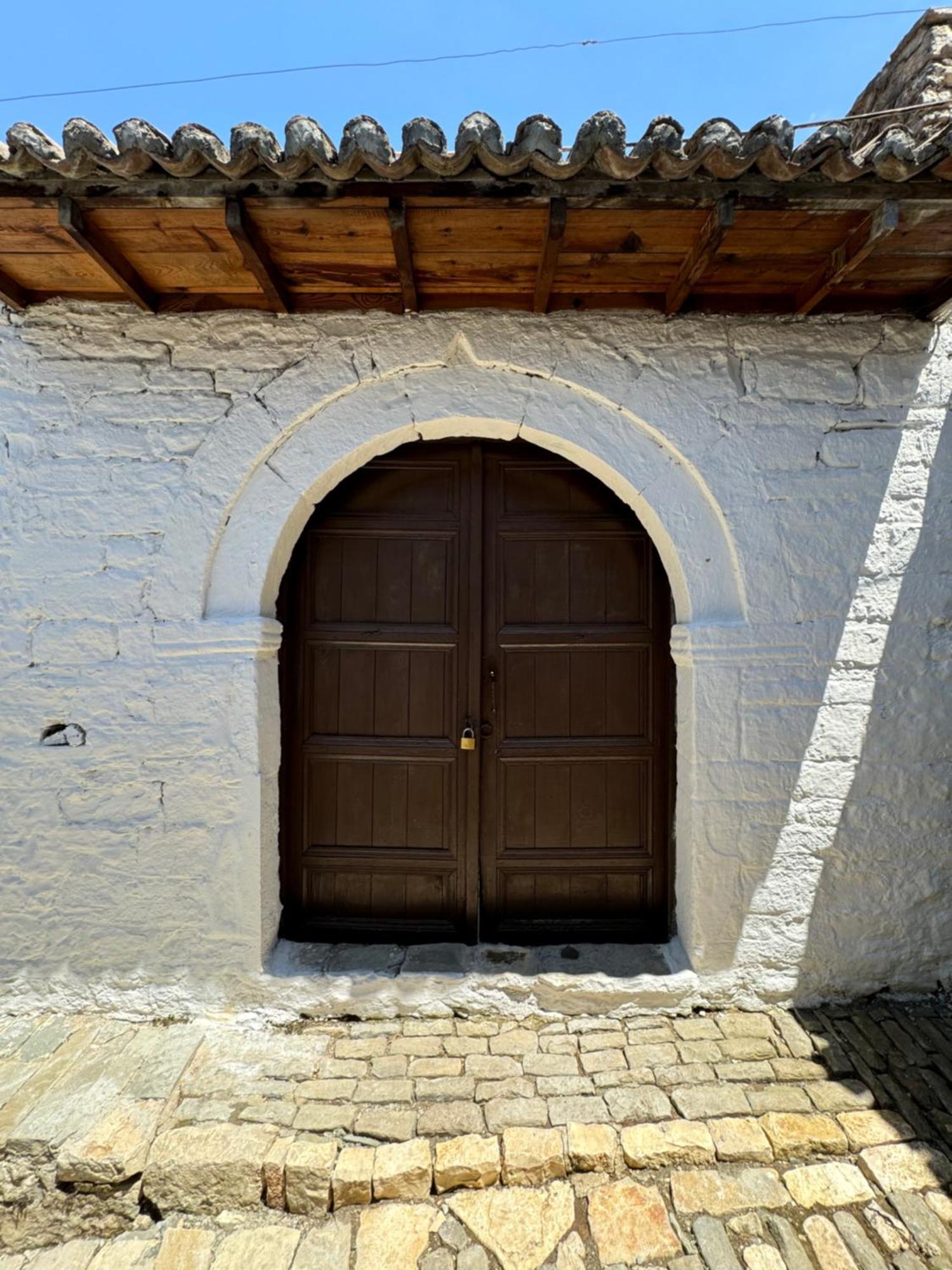 Meroli Guesthouse - Unesco Quarter Berat Eksteriør bilde